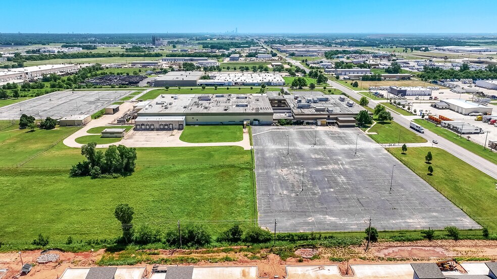 More Photos Of 10321 W Reno Ave, Oklahoma City Manufacturing For Lease
