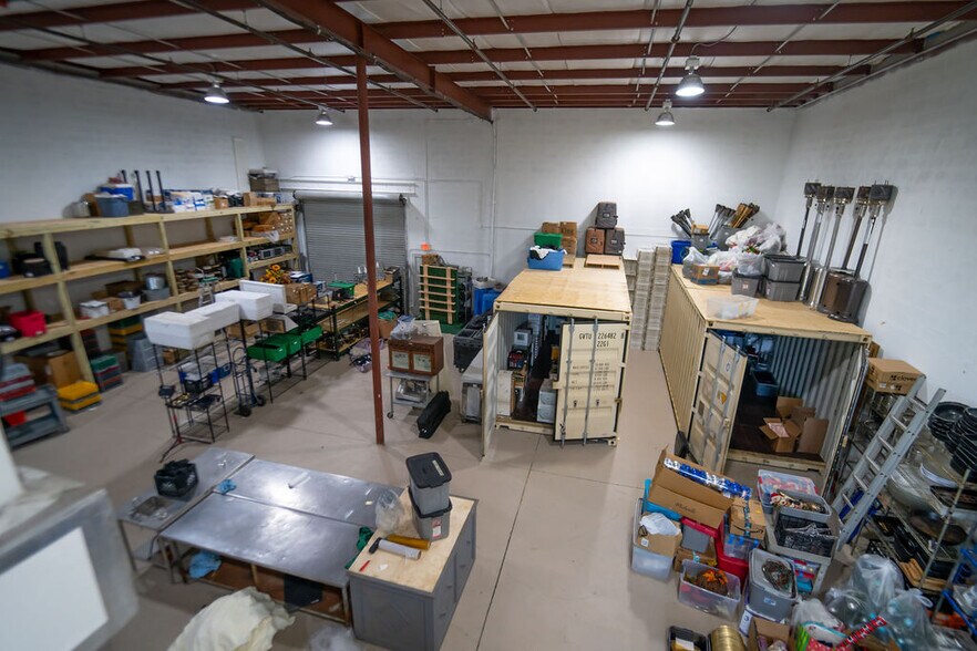 More Photos Of 1095 Business Ln, Naples Showroom For Sale