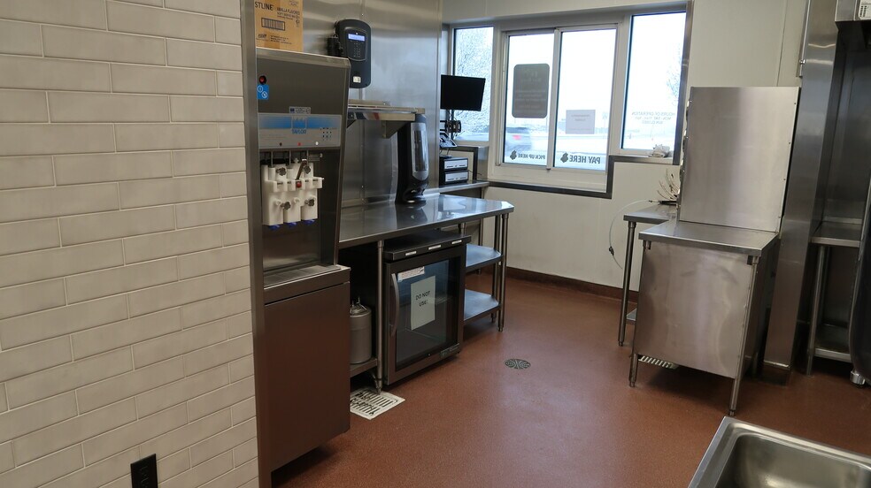 More Photos Of 504 N Station Pky, Farmington Restaurant For Sale