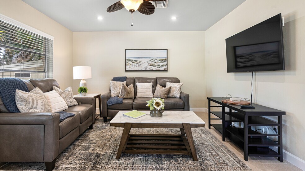 More Photos Of 832 Donax St, Sanibel Apartments For Sale