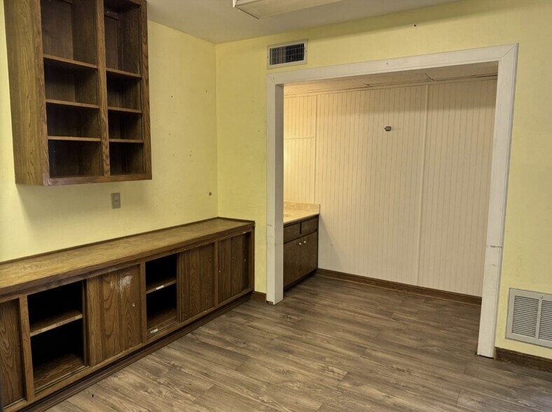 More Photos Of 2124 N 25th St, Waco Medical For Sale