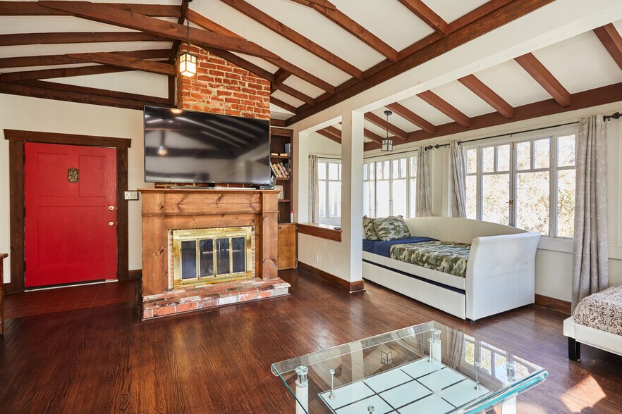 More Photos Of 1813-1817 Grace Ave, Los Angeles Apartments For Sale