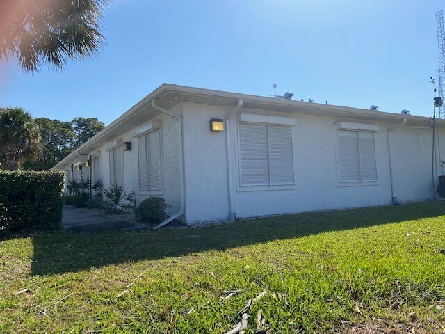 More Photos Of 240 SE Interstate Ct, Palm Bay Warehouse For Sale