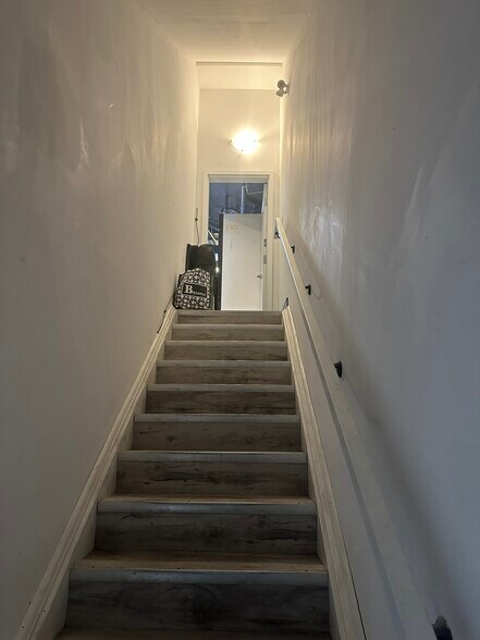 More Photos Of 3066A Hurontario St, Mississauga General Retail For Lease