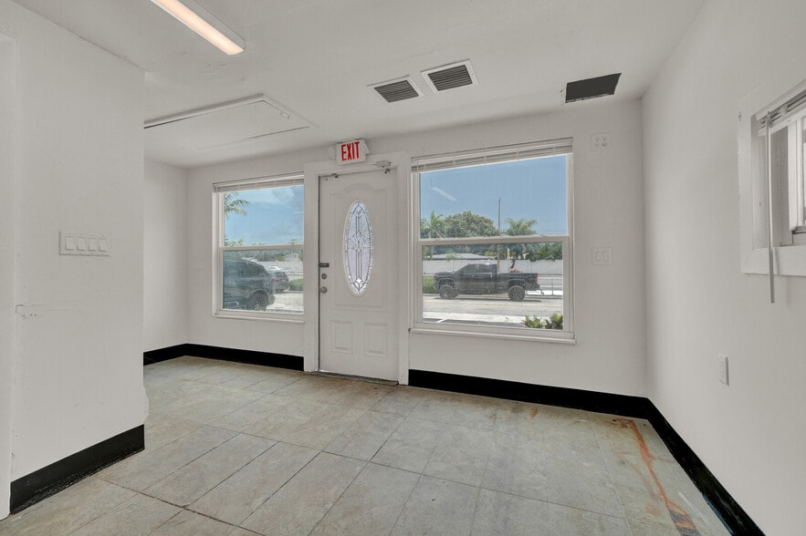 More Photos Of 311 E Commercial Blvd, Oakland Park Freestanding For Sale