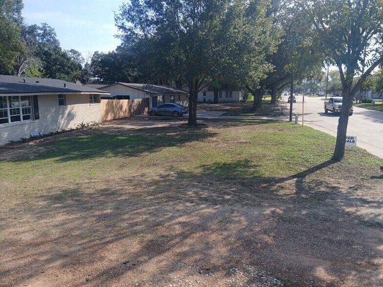 More Photos Of 1506 Avenue D, Katy Office For Lease