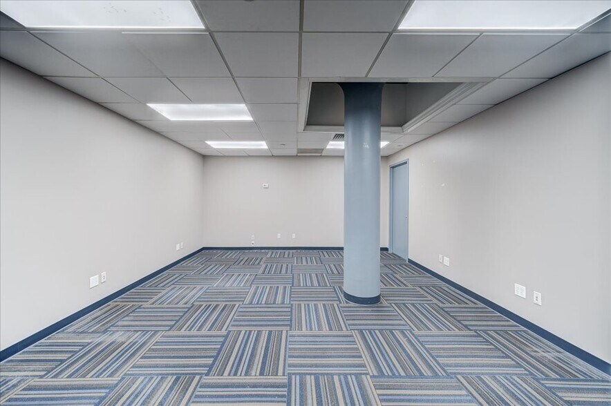 More Photos Of 1 Edgewater St, Staten Island Office For Lease