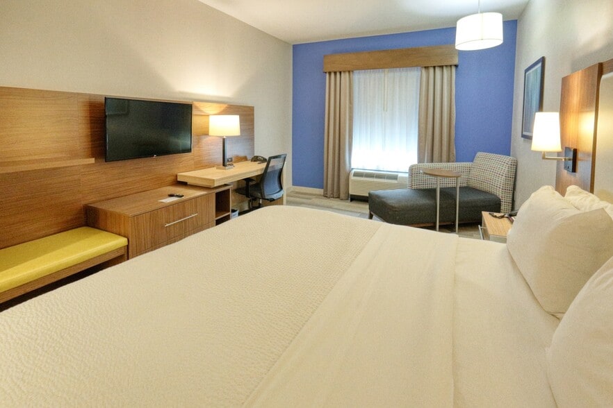 More Photos Of 10520 Huffmeister Rd, Houston Hotel For Sale