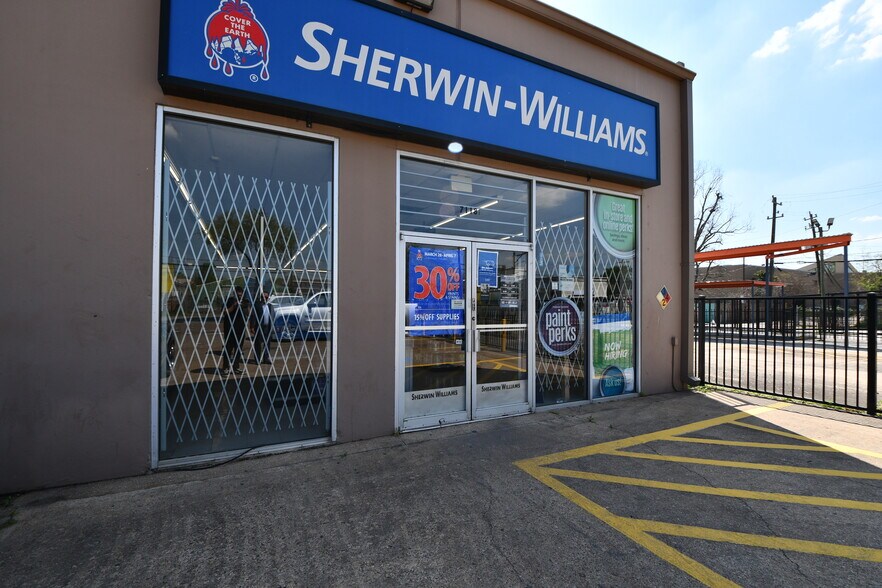 More Photos Of 7118 Harrisburg Blvd, Houston Medical For Sale