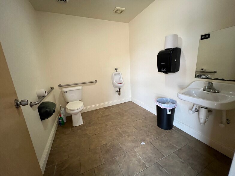 More Photos Of 5536 Steubenville Pike, McKees Rocks Restaurant For Lease