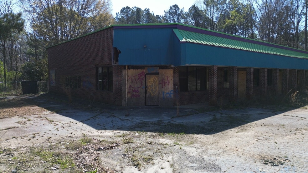 More Photos Of 106 Commerce St, Fayetteville Storefront Retail Office For Sale