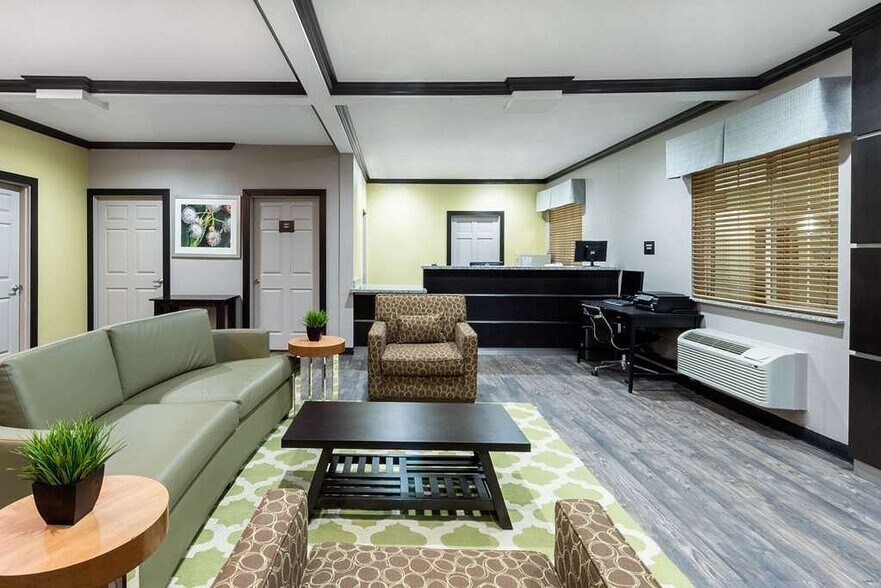 More Photos Of 2205 Chestnut St, Colorado City Hotel For Sale