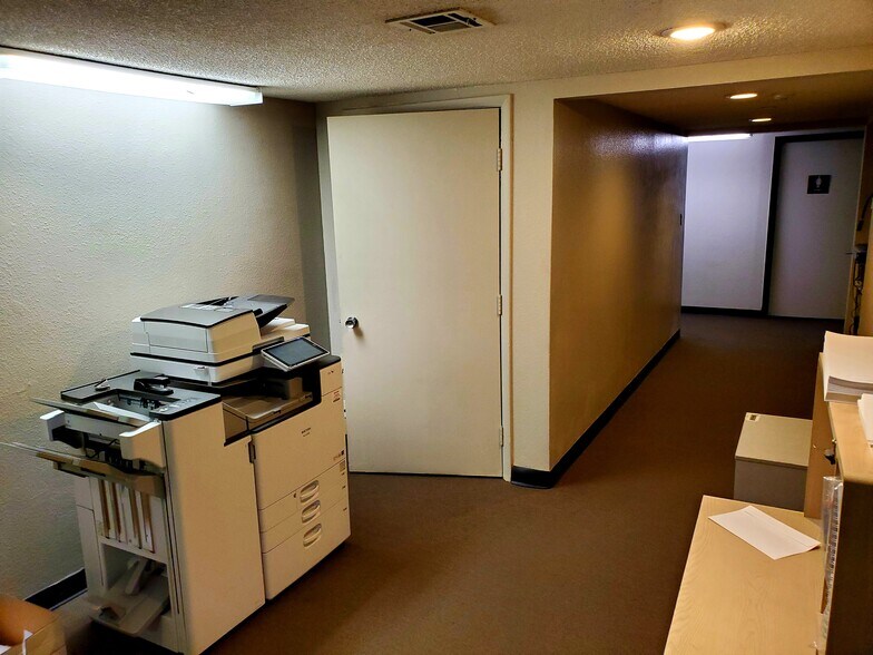 More Photos Of 2908 S Highland Dr, Las Vegas Warehouse For Lease