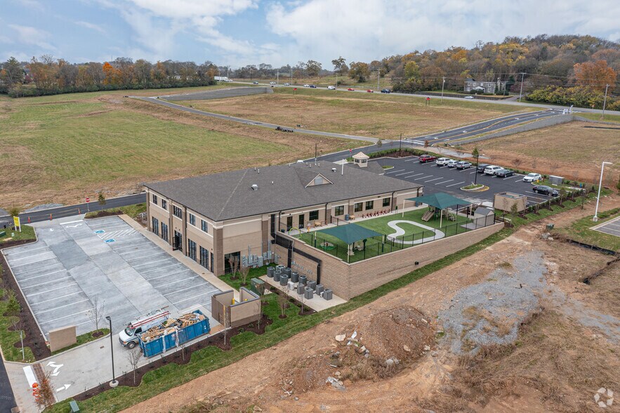 More Photos Of 2129 Nashville Pike, Gallatin Office For Lease