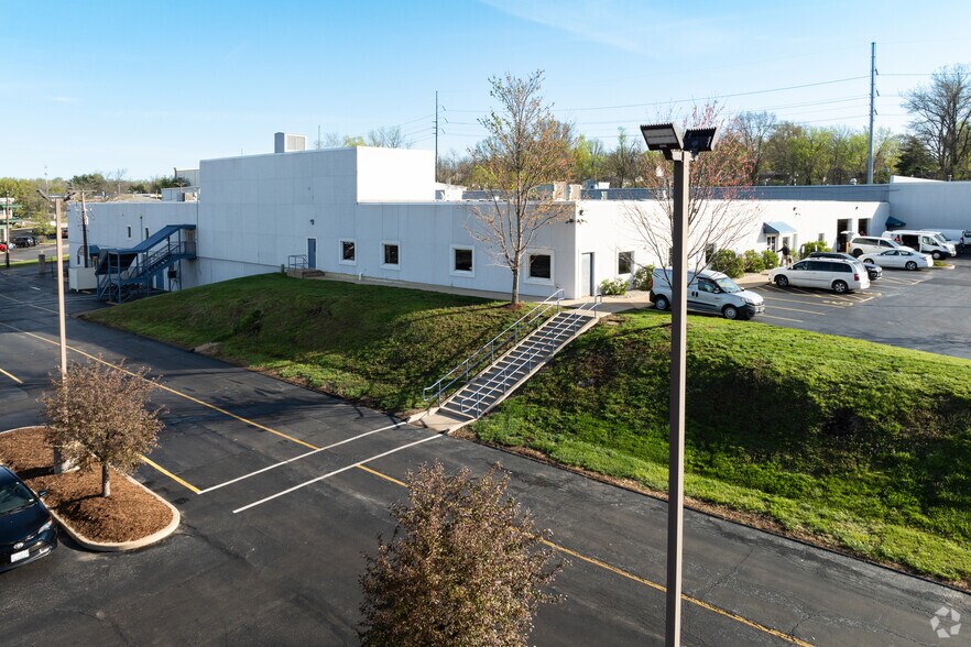 Primary Photo Of 1000 Camera Ave, Crestwood Manufacturing For Lease