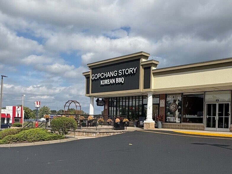 More Photos Of 1800 Post Rd, Warwick Unknown For Lease