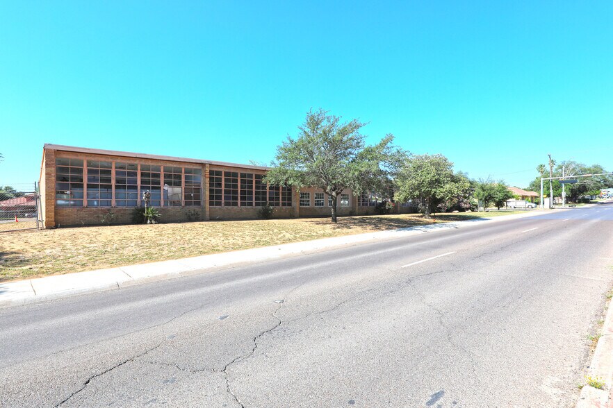 More Photos Of 1600 Clark Blvd, Laredo General Retail For Sale