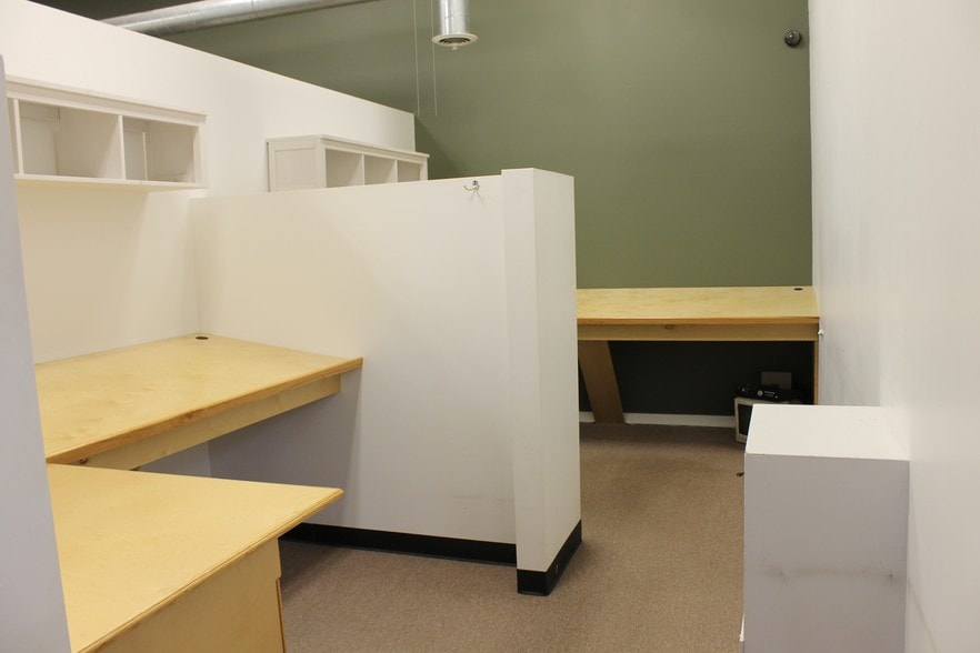 More Photos Of 5066-5070 N Kimberly Ave, Chicago Manufacturing For Lease