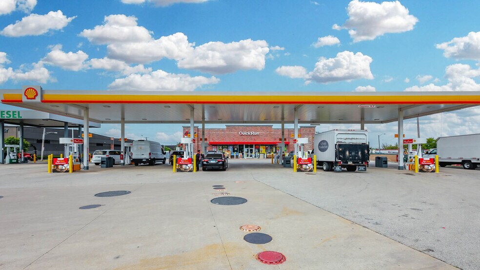 More Photos Of 1048 S Milwaukee Ave, Wheeling Service Station For Sale
