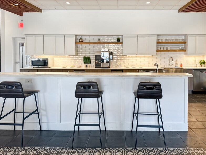 More Photos Of 122 W Pine St, Orlando Coworking Space