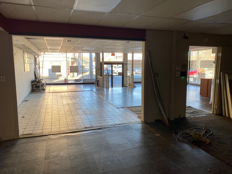 More Photos Of 1 Divinity St, Bristol Storefront Retail Residential For Lease