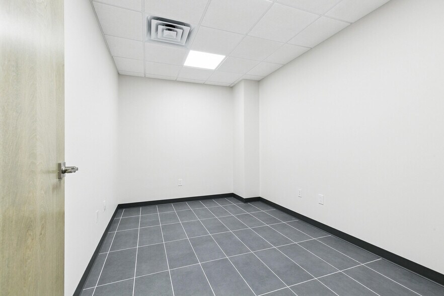 More Photos Of 8411 Parc Pl, Chalmette Office For Sale