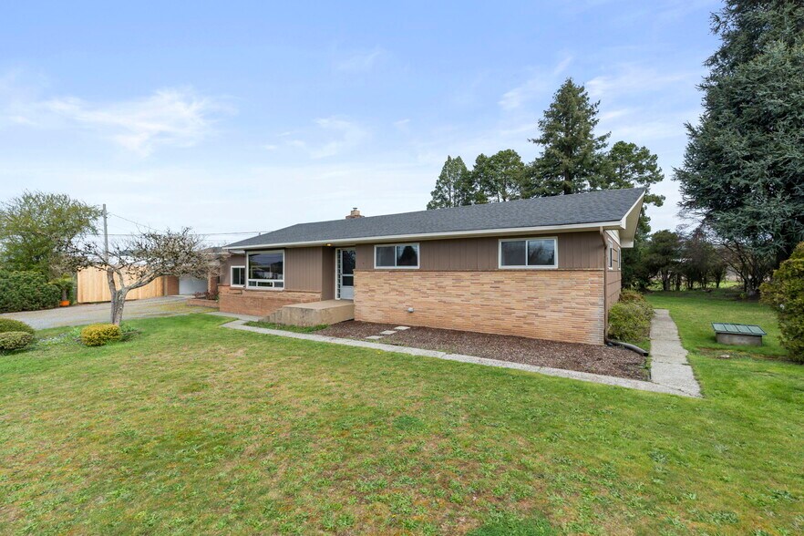 More Photos Of 1553 Bishop Rd, Chehalis Flex For Sale
