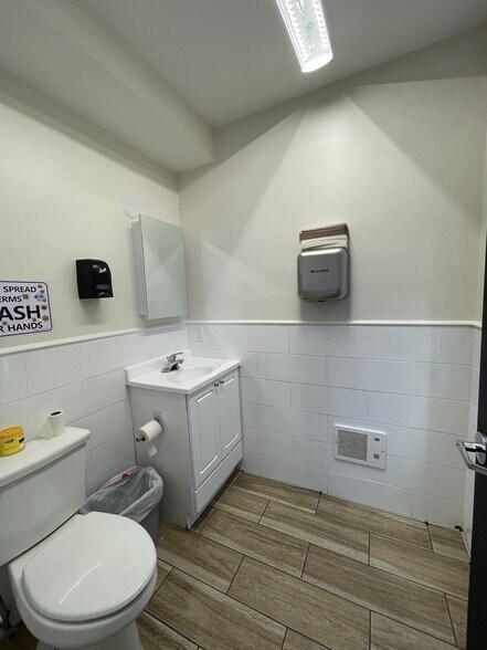 More Photos Of 2275 3rd Ave, New York Storefront Retail Office For Lease