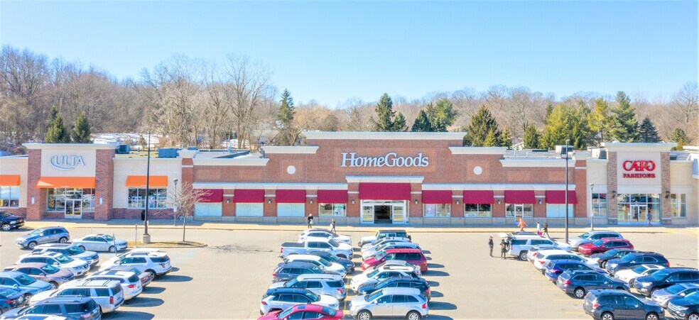 More Photos Of 3165 Alpine Ave, Grand Rapids Storefront For Lease
