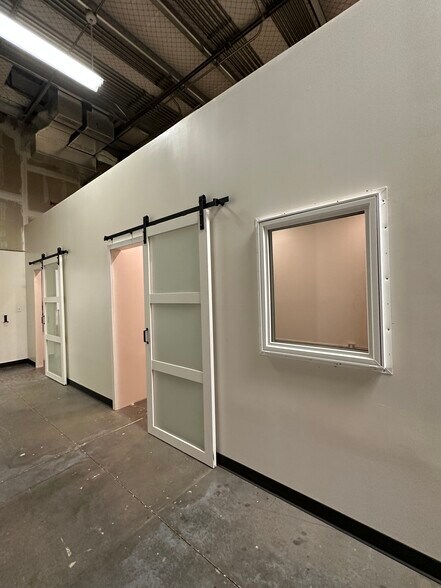 More Photos Of 2045 Lauwiliwili St, Kapolei Warehouse For Lease