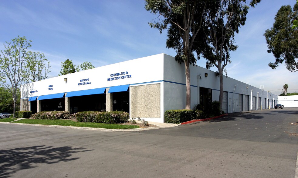 More Photos Of 13751 Roswell Ave, Chino Showroom For Lease