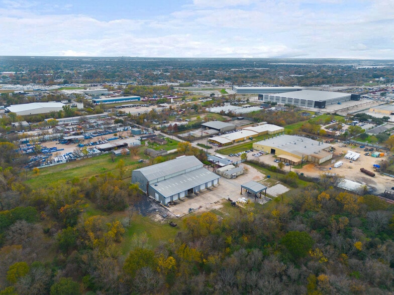 More Photos Of 12050 Proctor St, Houston Warehouse For Lease