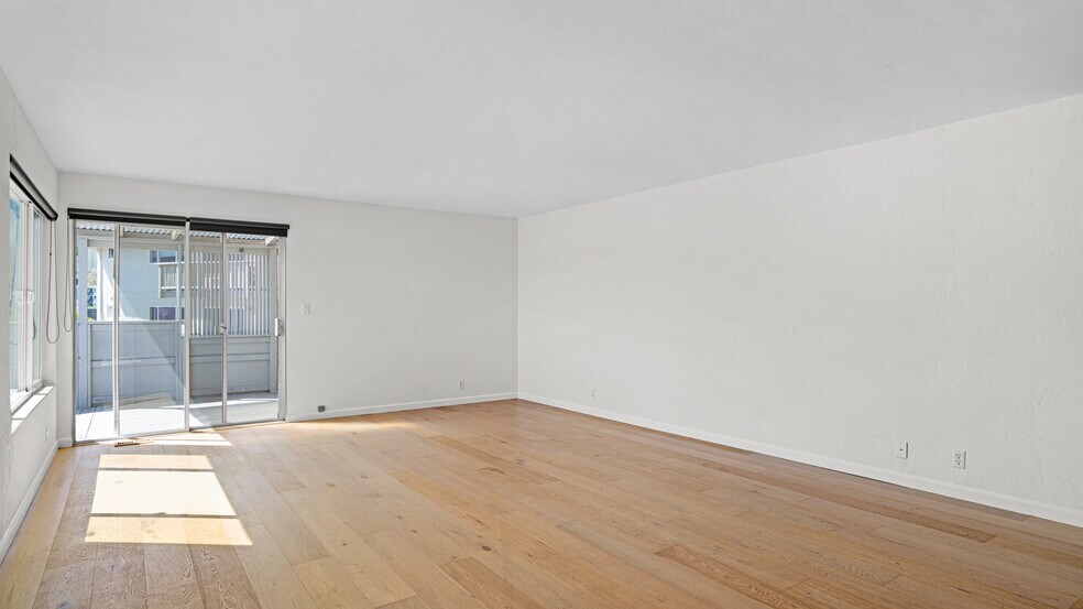 More Photos Of 151-153 Upper Via Casitas, Greenbrae Apartments For Sale