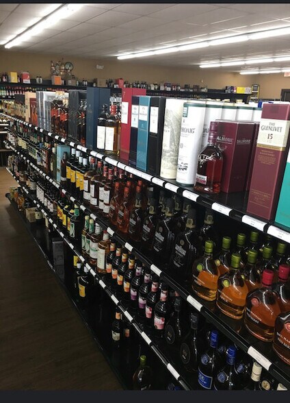 More Photos Of 2896 Wilma Rudolph Blvd, Clarksville Convenience Store For Sale