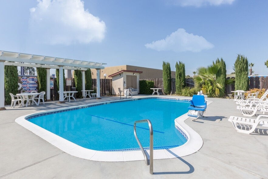 More Photos Of 2165 Solano St, Corning Hotel For Sale