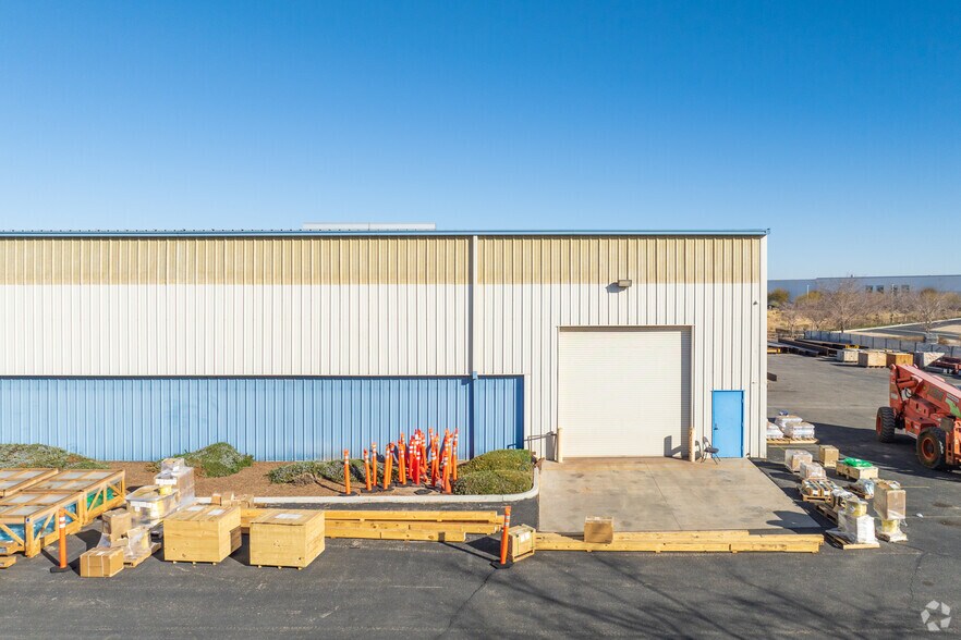 More Photos Of 13290 Sabre Blvd, Victorville Manufacturing For Sale