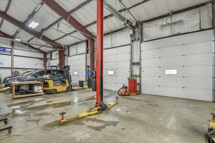 More Photos Of 844 Ontario Rd, Green Bay Showroom For Sale
