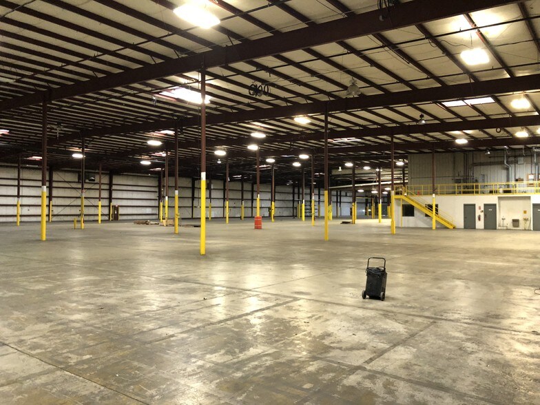 More Photos Of 2224 W College Ave, Normal Manufacturing For Lease