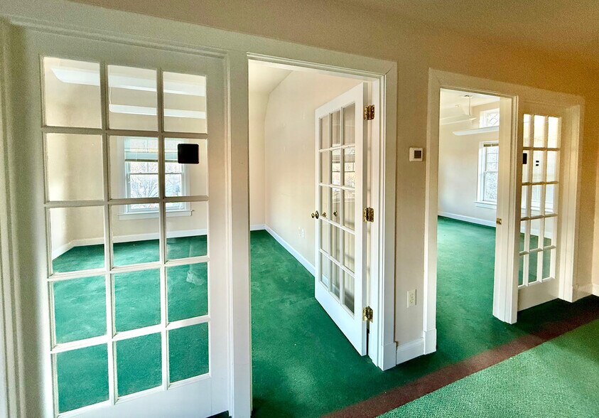 More Photos Of 12 All Souls Cres, Asheville Office For Sale