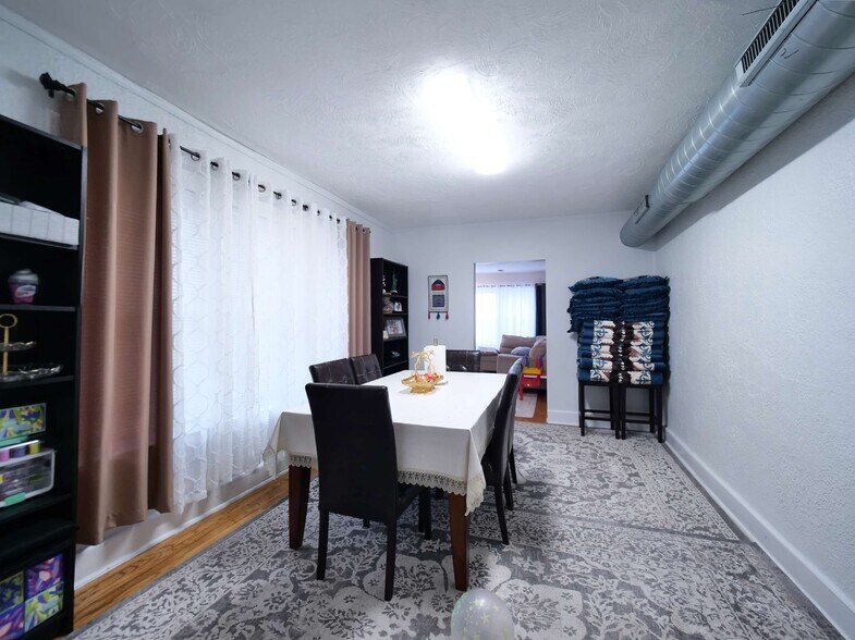 More Photos Of 5620 N Western Ave, Chicago Storefront Retail Residential For Sale