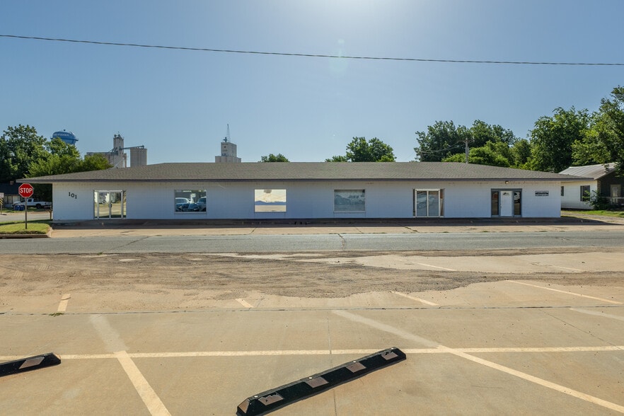 More Photos Of 101 S 6th St, Kingfisher General Retail For Sale