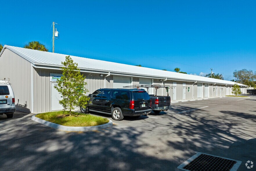 More Photos Of 3801-3815 Oleander Ave, Fort Pierce Warehouse For Lease