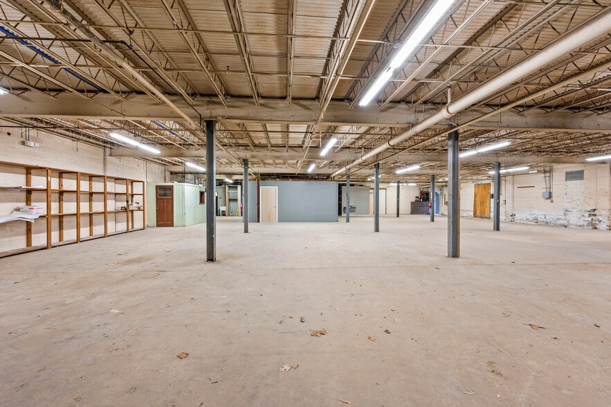 More Photos Of 420-422 South Road, High Point Manufacturing For Sale