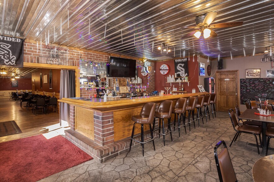 More Photos Of 119 N Lincoln St, Ransom Bar For Lease