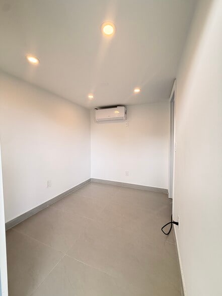 More Photos Of 1899 NW 21st St, Miami Warehouse For Sale