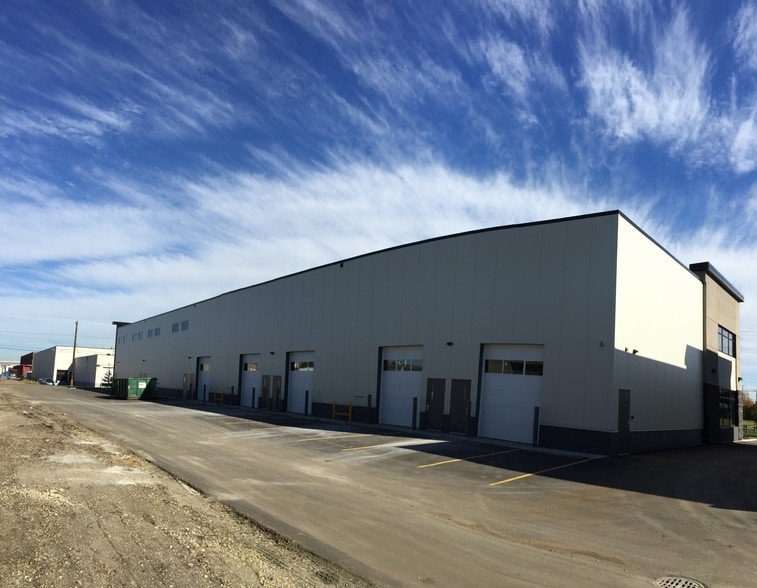 More Photos Of 11320-11326 119 St NW, Edmonton Showroom For Lease