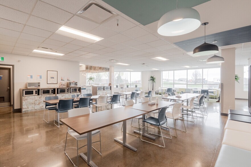 More Photos Of 1250 Rue Marie-Victorin, St-Bruno-de-Montarville Office For Sale