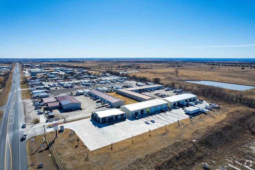 More Photos Of 12517 Business Highway 287 N, Fort Worth Light Distribution For Lease