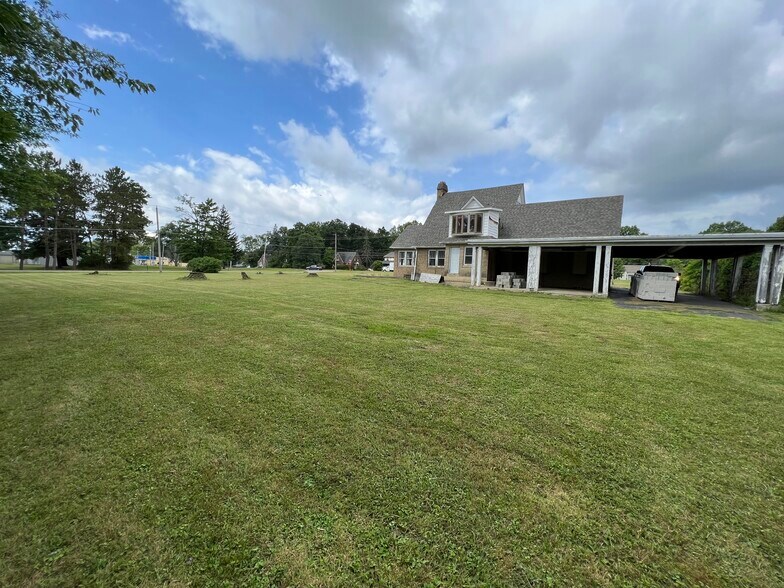 More Photos Of 171 N Canfield Niles Rd, Austintown Office Residential For Sale