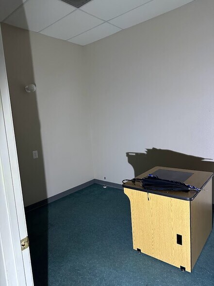 More Photos Of 821 NE 36th Terrace, Ocala Department Store For Lease